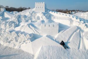 China’s “Ice City” fuels summer boom with indoor attractions