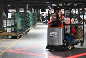 China’s logistics sector returns to expansion in May